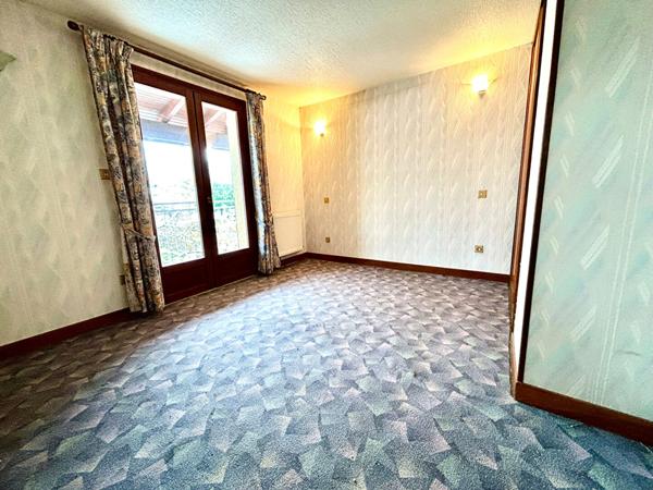 A VENDRE MAISON T4 + GRAND GARAGE + JARDIN