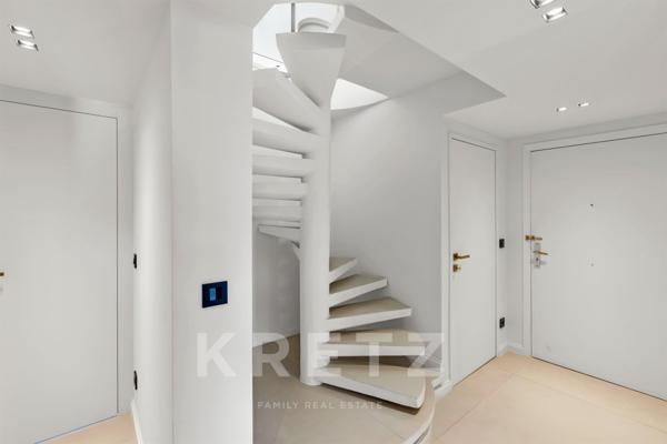 CANNES / LE CANNET - VILLA SUR LE TOIT DUPLEX (5 CHAMBRES)