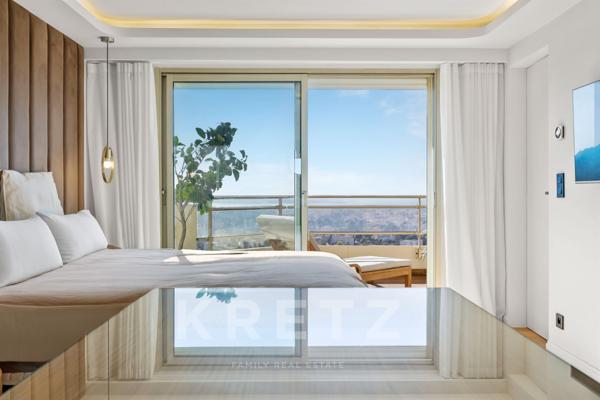 CANNES / LE CANNET - VILLA SUR LE TOIT DUPLEX (5 CHAMBRES)