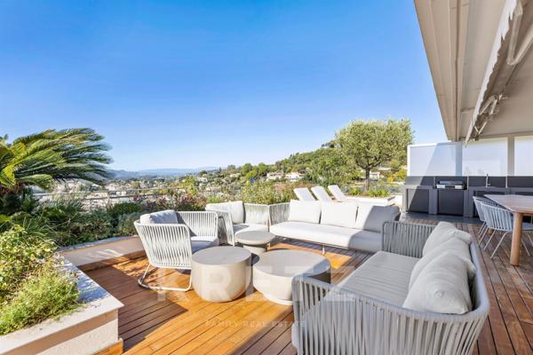 CANNES / LE CANNET - VILLA SUR LE TOIT DUPLEX (5 CHAMBRES)