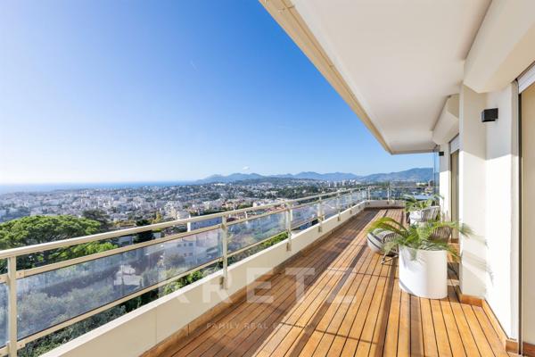 CANNES / LE CANNET - VILLA SUR LE TOIT DUPLEX (5 CHAMBRES)