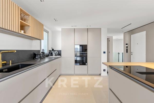 CANNES / LE CANNET - VILLA SUR LE TOIT DUPLEX (5 CHAMBRES)