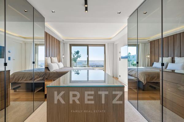 CANNES / LE CANNET - VILLA SUR LE TOIT DUPLEX (5 CHAMBRES)