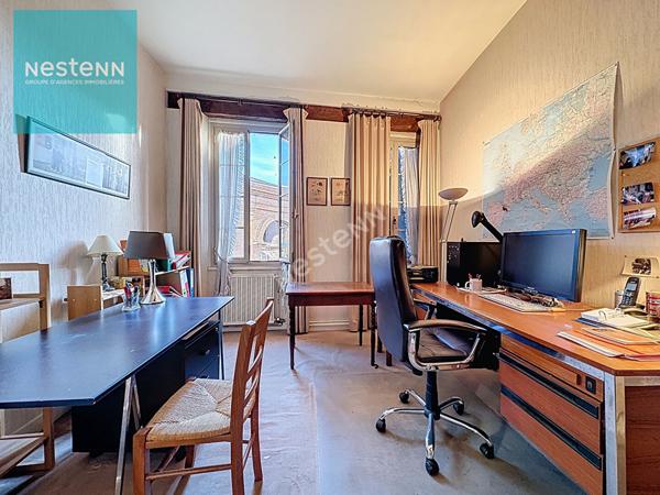 Maison de ville + local professionnel à vendre 390m², 14 pièces, jardin, hyper centre Baziège