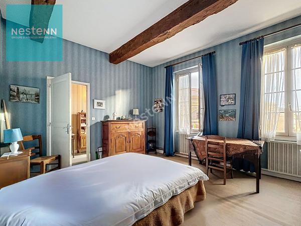 Maison de ville + local professionnel à vendre 390m², 14 pièces, jardin, hyper centre Baziège