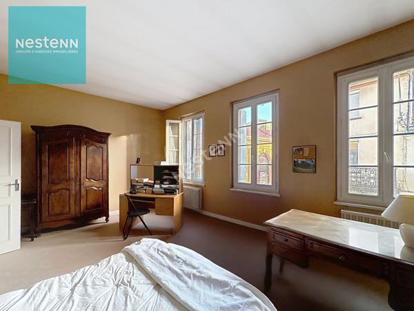 Maison de ville + local professionnel à vendre 390m², 14 pièces, jardin, hyper centre Baziège