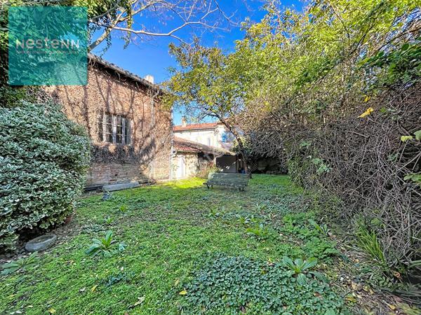 Maison de ville + local professionnel à vendre 390m², 14 pièces, jardin, hyper centre Baziège