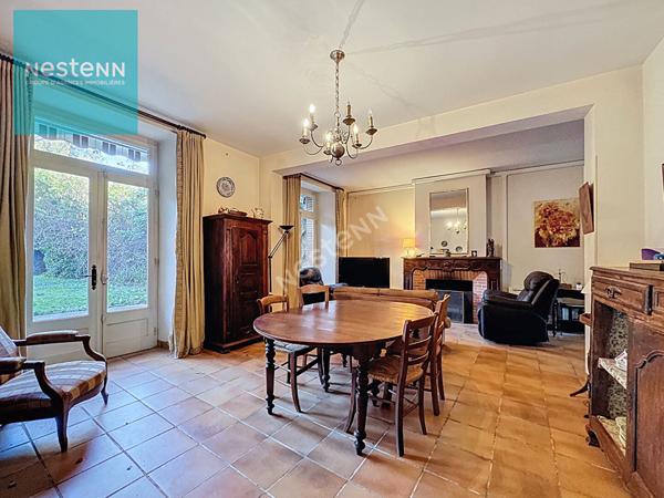 Maison de ville + local professionnel à vendre 390m², 14 pièces, jardin, hyper centre Baziège