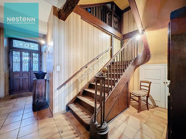 Maison de ville + local professionnel à vendre 390m², 14 pièces, jardin, hyper centre Baziège