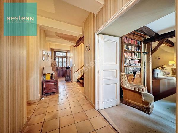 Maison de ville + local professionnel à vendre 390m², 14 pièces, jardin, hyper centre Baziège