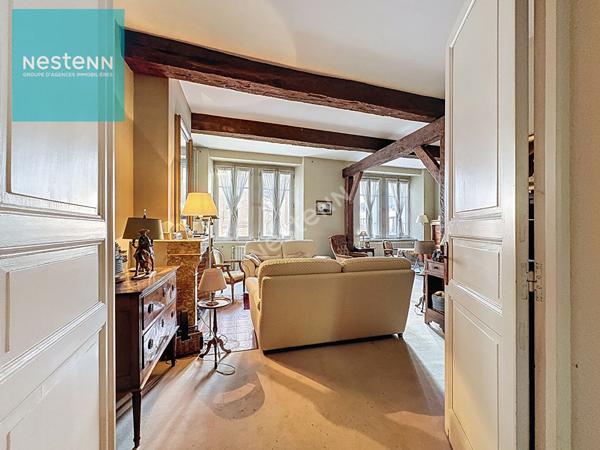 Maison de ville + local professionnel à vendre 390m², 14 pièces, jardin, hyper centre Baziège