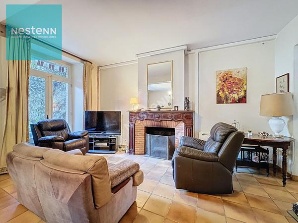 Maison de ville + local professionnel à vendre 390m², 14 pièces, jardin, hyper centre Baziège