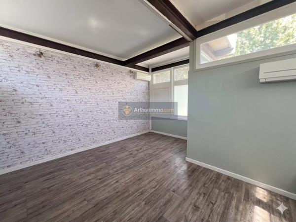 Vente                                                      Local commercial
                        
                     1 pièces                      25 m2                     à Fréjus