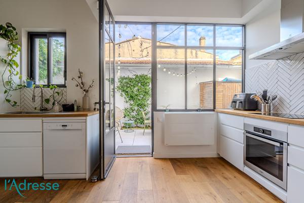 BORDEAUX NANSOUTY - Appartement T3 bis lumineux avec jardin et piscine.