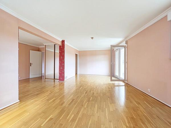 Vente                                                      Appartement
                        
                     4 pièces                                         à Créteil