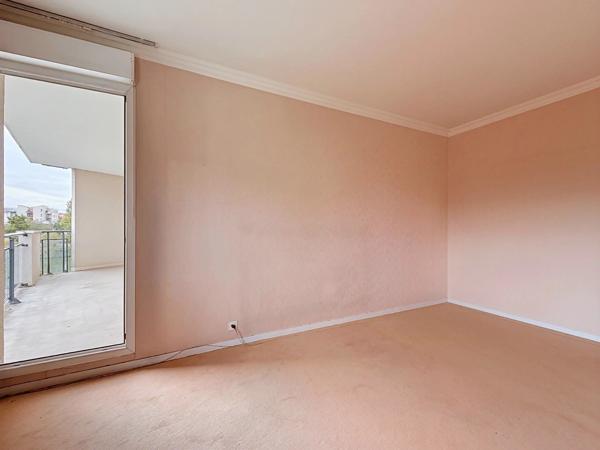 Vente                                                      Appartement
                        
                     4 pièces                                         à Créteil