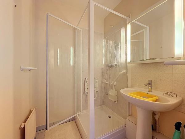 Vente                                                      Appartement
                        
                     4 pièces                                         à Créteil