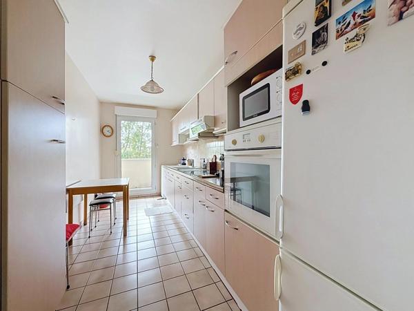 Vente                                                      Appartement
                        
                     4 pièces                                         à Créteil
