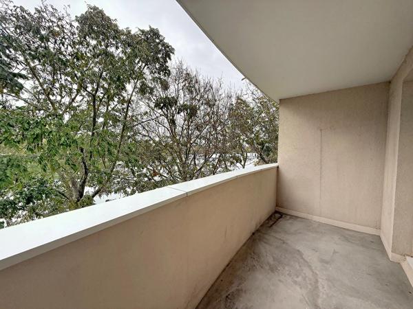 Vente                                                      Appartement
                        
                     4 pièces                                         à Créteil