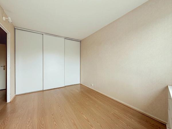 Vente                                                      Appartement
                        
                     4 pièces                                         à Créteil