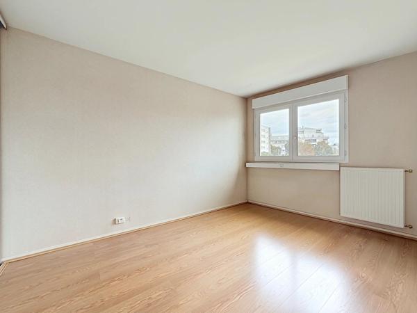 Vente                                                      Appartement
                        
                     4 pièces                                         à Créteil