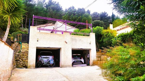 Magnifique ville Provencale 3 chambres  sur 1124 m² avec piscine et deux garage