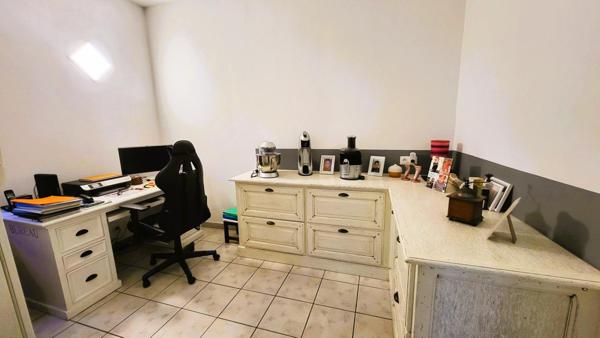 Magnifique ville Provencale 3 chambres  sur 1124 m² avec piscine et deux garage