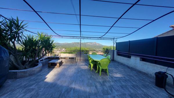 Magnifique ville Provencale 3 chambres  sur 1124 m² avec piscine et deux garage