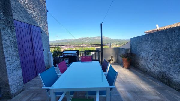 Magnifique ville Provencale 3 chambres  sur 1124 m² avec piscine et deux garage