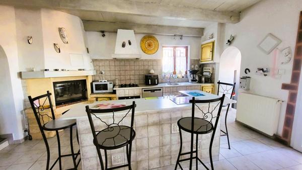 Magnifique ville Provencale 3 chambres  sur 1124 m² avec piscine et deux garage