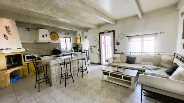 Magnifique ville Provencale 3 chambres  sur 1124 m² avec piscine et deux garage