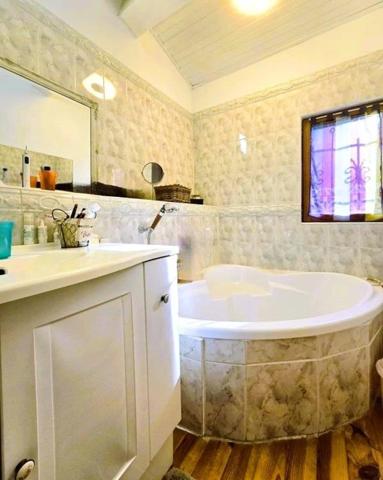 Magnifique ville Provencale 3 chambres  sur 1124 m² avec piscine et deux garage