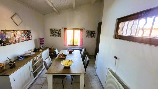 Magnifique ville Provencale 3 chambres  sur 1124 m² avec piscine et deux garage