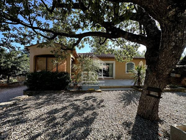 A VENDRE 83470 SAINT MAXIMIN LA SAINTE BAUME MAISON PLAIN PIED 210 M² SUR 1500M² DE JARDIN  T2 INDEPENDANT PISCINE  CUISINE D ETE  GARAGE