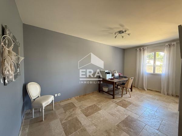 A VENDRE 83470 SAINT MAXIMIN LA SAINTE BAUME MAISON PLAIN PIED 210 M² SUR 1500M² DE JARDIN  T2 INDEPENDANT PISCINE  CUISINE D ETE  GARAGE