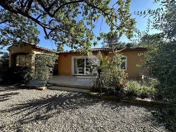 A VENDRE 83470 SAINT MAXIMIN LA SAINTE BAUME MAISON PLAIN PIED 210 M² SUR 1500M² DE JARDIN  T2 INDEPENDANT PISCINE  CUISINE D ETE  GARAGE