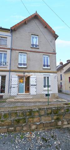 Maison de ville 77 m² avec extérieur PRIVÉ / 2-3 chambres / GARAGE + cave / 5 min Rebais - Bus GARE Ferté sous Jouarre