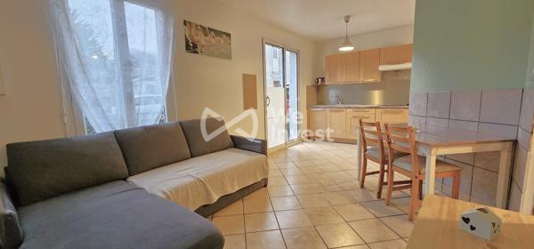 Maison de ville 77 m² avec extérieur PRIVÉ / 2-3 chambres / GARAGE + cave / 5 min Rebais - Bus GARE Ferté sous Jouarre