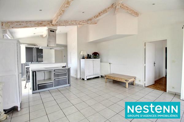 dernier étage, toit terrasse, 2 pas du tram, aucun vis à vis, garage, calme, lumineux