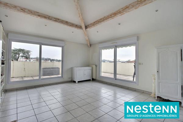 dernier étage, toit terrasse, 2 pas du tram, aucun vis à vis, garage, calme, lumineux