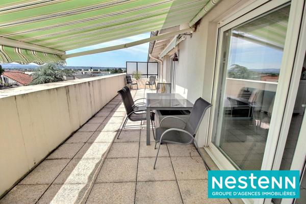 dernier étage, toit terrasse, 2 pas du tram, aucun vis à vis, garage, calme, lumineux