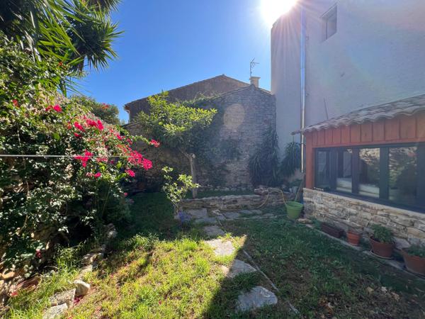 LA PALME – MAISON DE VILLAGE RÉNOVÉE + CHAMBRE D’HÔTES CLÉ EN MAIN – 192 M² – GARAGE – JARDIN – 542 000 €