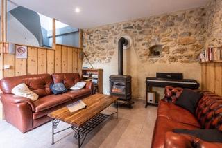 LA PALME – MAISON DE VILLAGE RÉNOVÉE + CHAMBRE D’HÔTES CLÉ EN MAIN – 192 M² – GARAGE – JARDIN – 542 000 €