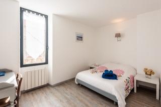 LA PALME – MAISON DE VILLAGE RÉNOVÉE + CHAMBRE D’HÔTES CLÉ EN MAIN – 192 M² – GARAGE – JARDIN – 542 000 €