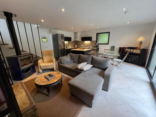 LA PALME – MAISON DE VILLAGE RÉNOVÉE + CHAMBRE D’HÔTES CLÉ EN MAIN – 192 M² – GARAGE – JARDIN – 542 000 €