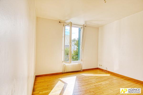 Versailles Montreuil Appartement 2 pièces 40.36 m2 carrez situé au 1er et dernier étage avec jardin privatif et box €280 000 ** - Référence 27716