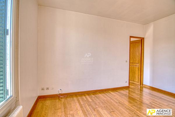 Versailles Montreuil Appartement 2 pièces 40.36 m2 carrez situé au 1er et dernier étage avec jardin privatif et box €280 000 ** - Référence 27716