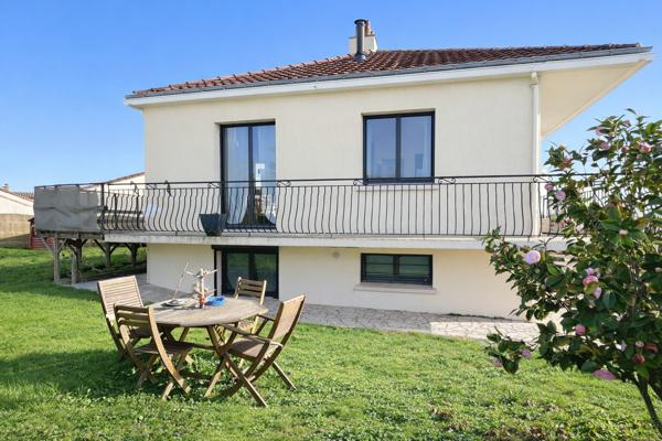 Maison 3 chambres + bureau avec garage double au cœur du bourg !