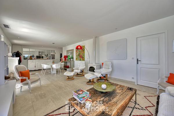 Elégante maison avec piscine et vue dégagée à deux pas du centre historique