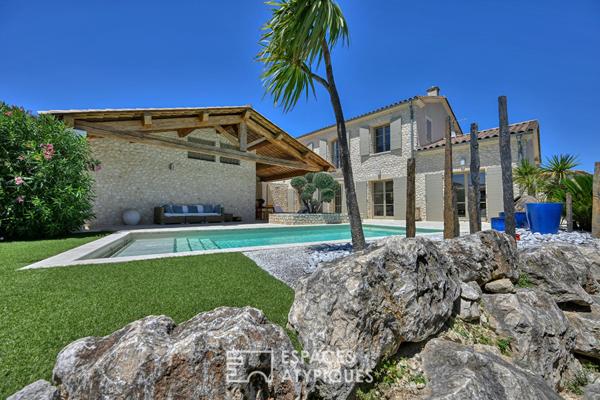 Elégante maison avec piscine et vue dégagée à deux pas du centre historique